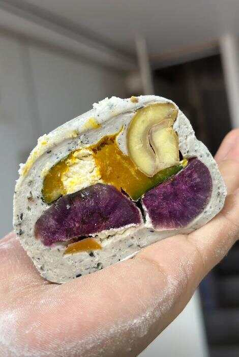 减脂馒头爆单老板一天怒干15小时 自黑营销意外走红